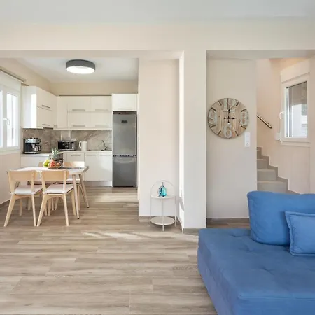 Erato By Vintage Travel *