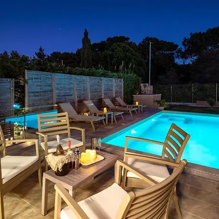 Erato By Vintage Travel