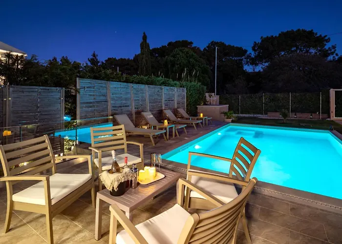 Erato By Vintage Travel